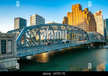 A view of Waibaidu Bridge (Garden Bridge) over Suzhou Creek with the Broadway Mansions Hotel behind. Shanghai, China. Stock Photo