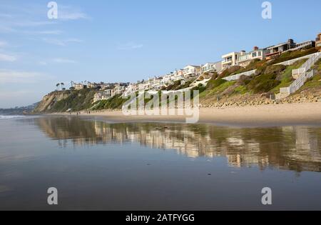 Strands Beach on the Pacific Ocean with luxury homes and a public beach in Dana Point, California Stock Photo