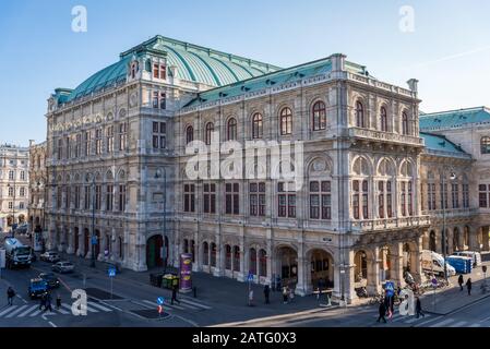 Outside the Vienna Opera House (Wiener Staatsoper), Austria Stock Photo