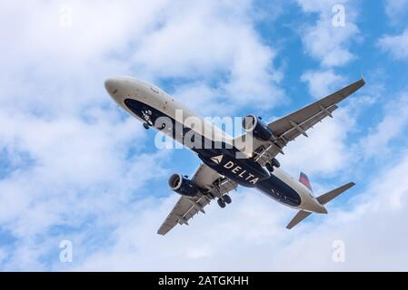 Delta Air Lines Airbus A321 overhead on approach for landing at Hartsfield-Jackson Atlanta International Airport in Atlanta, Georgia. (USA) Stock Photo