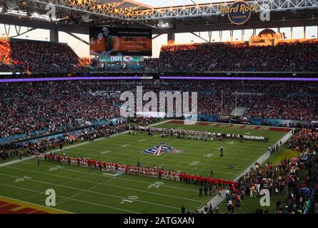 Miami, USA. 2nd Feb, 2020. Players observe a moment of silence for Kobe Bryant prior to the NFL Super Bowl LIV football game between Kansas City Chiefs and San Francisco 49ers at Hard Rock Stadium in Miami, the United States, on Feb. 2, 2020. Credit: Qin Lang/Xinhua/Alamy Live News Stock Photo