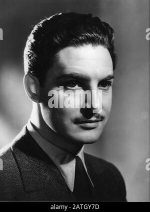 ROBERT DONAT Portrait as Richard Hannay in THE 39 STEPS 1935 director ...