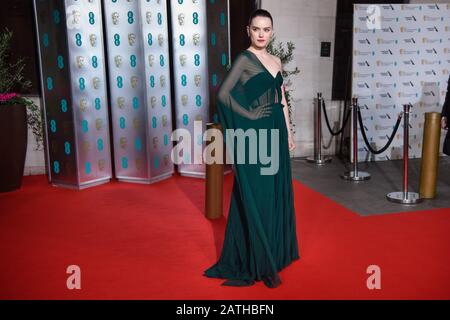 daisy ridley green dress Daisy Ridley Star Wars best outfits - most fashionable & stylish moments