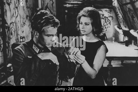 I sequestrati di Altona Year : 1962 Italy Director : Vittorio De Sica Maximilian Schell, Sophia Loren Stock Photo
