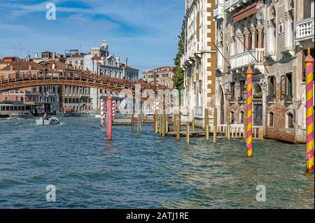 Striped mooring poles on Venice Grand Canal Stock Photo - Alamy