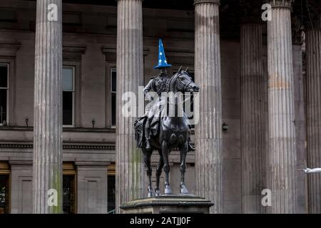 Duke of Wellington Glasgow statue and EU traffic cone, Gallery of Modern Art, Glasgow city centre, Royal Exchange Square / Queen Street, Scotland, UK Stock Photo