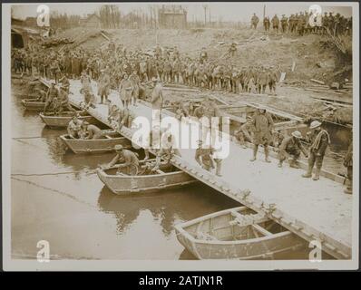 Description: THE BRITISH WESTERN FRONT. Building a pontoon bridge in Flanders. The construction of a pontoon bridge in Flanders. Date: {1914-1918} Location: Belgium, Flanders Keywords: bridges, WWI, sappers, waterways Stock Photo