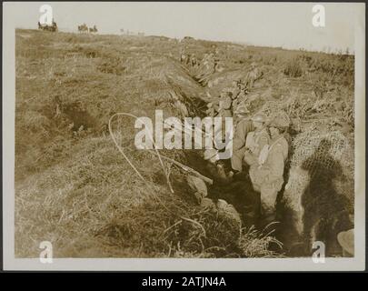 British troops in reserve trench, Western Front, WW1 Stock Photo - Alamy