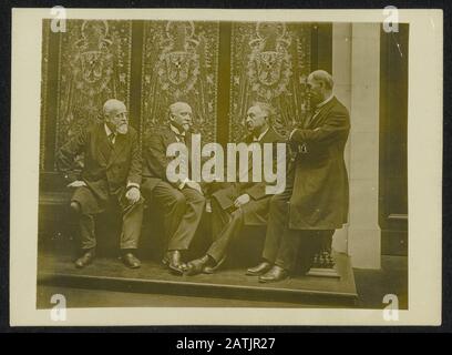 Description: Four men posing in front of a wall decorated with coats of arms. Second from left: Philipp Scheidemann, German Social Democratic politician Date: 1914 Keywords: WWI, politicians Person Name: Scheidemann, Philipp Stock Photo