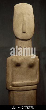 Female Cycladic Idol, attributed to Goulandris Master. Early Cycladic II. 2800-2300 BC. From Island of Amorgos (Cycladic Islands). National Archaeological Museum. Athens, Greece. Stock Photo