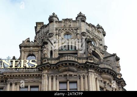 Victorian turret on the tradition standing Jenners Department Store in Edinburgh Stock Photo