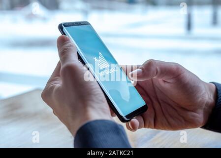 No mobile network signal concept message on mobile phone display Stock Photo
