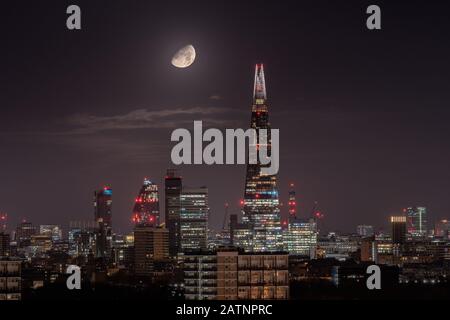 London, UK. 4th February, 2020. UK Weather: A Waxing Gibbous moon sets over the city including The Shard skyscraper building in the early hours of Tuesday (02:34). Credit: Guy Corbishley/Alamy Live News Stock Photo