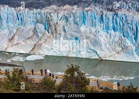 Front of Perito Moreno Glacier, width of 3 miles (5 km), Andes Mountains, Los Glaciares National Park, Patagonia, Argentina Stock Photo
