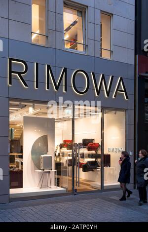 Rimowa Store On The Shopping Street Hohe Strasse Shop For Luggage Cologne Germany Rimowa Shop In Der Fussgaengerzone Hohe Strasse Geschaeft Fuer Stock Photo Alamy