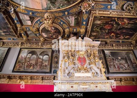 Wielka Sala Rady or Sala Czerwona (Great Council Hall or Red Hall) in Gothic Ratusz Glownego Miasta (Main Town Hall) in Main City in historic centre o Stock Photo