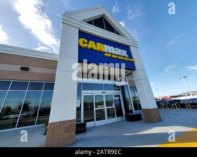 Facade of Carmax used car sales company store in Pleasanton