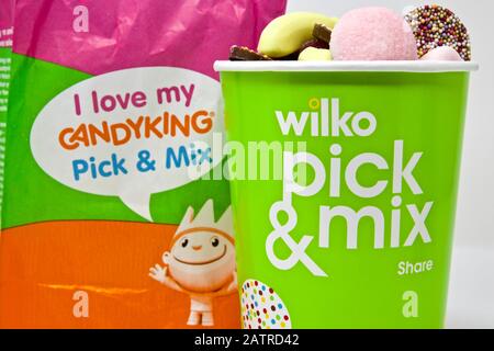 https://l450v.alamy.com/450v/2atrd42/wilko-pick-and-mix-of-candy-king-favourites-2atrd42.jpg