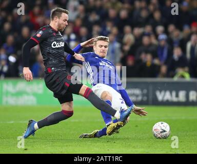 Cardiff, Glamorgan, Wales, UK. 4th Feb 2020. English FA Cup Football, Cardiff City versus Reading; Danny Ward of Cardiff City is tackled by Chris Gunter of Reading as he closes in on goal - Strictly Editorial Use Only. No use with unauthorized audio, video, data, fixture lists, club/league logos or 'live' services. Online in-match use limited to 120 images, no video emulation. No use in betting, games or single club/league/player publications Credit: Action Plus Sports Images/Alamy Live News Stock Photo