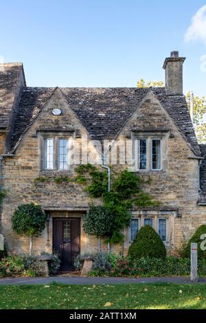 Cottage homes in Lower Slaughter, the Cotswolds, Gloucestershire, England, UK Stock Photo