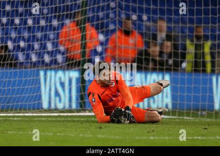 Cardiff, UK. 04th Feb, 2020. Sam Walker, the goalkeeper of Reading saves the 1st penalty in the penalty shoot-out. The Emirates FA Cup, 4th round replay match, Cardiff City v Reading at the Cardiff City Stadium on Tuesday 4th February 2020. this image may only be used for Editorial purposes. Editorial use only, license required for commercial use. No use in betting, games or a single club/league/player publications. pic by Andrew Orchard/Andrew Orchard sports photography/Alamy Live news Credit: Andrew Orchard sports photography/Alamy Live News Stock Photo