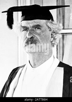 Vintage portrait photo of American writer and humourist Samuel Langhorne Clemens (1835 – 1910), better known by his pen name of Mark Twain. Clemens is pictured in the academic cap and gown he received when he was awarded an honorary degree from Oxford University in June 1907. Stock Photo