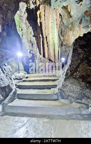 akiyoshi-cave-in-mine-town-