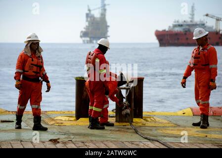 AHTS vessel marine crew carried out anchor handling operation on deck Stock Photo