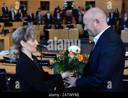 Erfurt, Germany. 05th Feb, 2020. Birgit Keller (Die Linke), President of the State Parliament, of Thuringia, congratulates Thomas Kemmerich, leader of the FDP parliamentary group, on his election as the new Minister President of Thuringia. Credit: Martin Schutt/dpa-Zentralbild/dpa/Alamy Live News Stock Photo