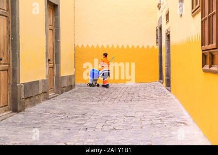 Brightly painted historic architecture and Spanish colonial houses in Vegueta, Las Palmas de Gran Canaria old town, Gran Canaria, Canary Islands Stock Photo