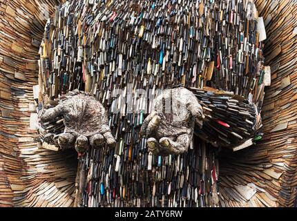 Over 100,000 knives surrendered to Uk police turned into a National Monument Against Aggression by artist Alfie Bradley and the British Ironwork Centr