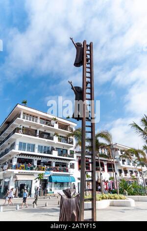 The sculpture called 'In Search of Reason' by Sergio Bustamante (2000) shows figures climbing up a ladder, Puerto Vallarta. AKA En Busca de la Razón. Stock Photo