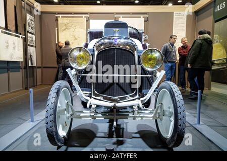 Paris, France. 4th Feb, 2020. Replica of Citroën's Golden Beetle (1922)   The Retromobile show opens its doors from February 5 to 9, 2020. Stock Photo