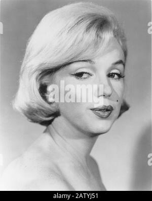 1959 : MARILYN  MONROE at one  hair-do Test  for the movie  LET'S MAKE LOVE ( Facciamo l'amore ) by George Cukor , 20Th Century Fox pubblicity still - Stock Photo