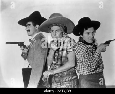 1940 , USA : The MARX  BROTHERS  : Harpo , Chico and Groucho  . Pubblicity still for movie GO WEST ( 1940 ) by Edward Buzzell- WESTERN - COWBOY - pist Stock Photo