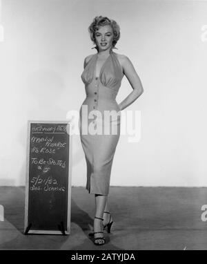 1952 , USA  : The movie actress   MARILYN  MONROE  ( 1926 - 1962 )  costume test for the movie NIAGARA ( 1953 ) by Henry Hathaway , 20Th Century Fox Stock Photo