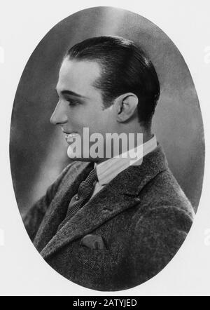 1922 c, USA : The Silent movie superstar RUDOLPH VALENTINO ( Rodolfo ...