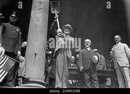 Notification ceremony that took place on September 3, 1913 on the steps of City Hall, New York City, where Mayor William J. Gaynor was nominated for re-election. Banker Jacob Henry Schiff (1847-1920) stands next to Gaynor. Stock Photo