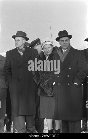 Queen Juliana visits Tuindorp Oostzaan 