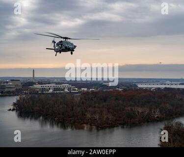 191210-N-VQ790-1082    WASHINGTON (Dec. 10, 2019) An MH-60S Knighthawk helicopter assigned to the “Dragon Whales” (HSC) 28 flies over the Potomac River in Washington. The aircraft was part of a division of four MH-60S with the “Fleet Angels” of HSC-2 performing a missing-man flyover at Arlington National Cemetery. (U.S. Navy photo by Mass Communication Specialist 2nd Class Trey Hutcheson/Released) Stock Photo