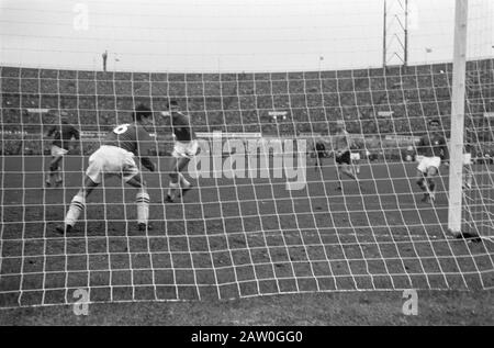 Netherlands against Switzerland 3-1 game moments Date: November 11, 1962 Location: Amsterdam Keywords: moments of play, sport, football Stock Photo