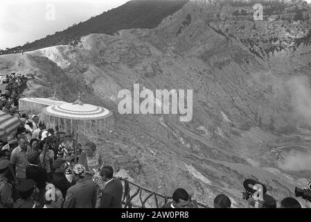 State Visit Queen Juliana and Prince Bernhard Indonesia  Queen Juliana and Prince Bernhard in the volcano Tangkuban Perahu near Bandung Date: August 31, 1971 Location: Bandung, Indonesia, Indonesia, Java Keywords: queens, state visits, volcanoes Person Name: Bernhard, prince, Juliana, queen Stock Photo