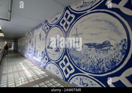 Delft, the netherlands, august 2019. The famous blue and white ceramics: here a mural takes up this symbolic theme of the city. Stock Photo