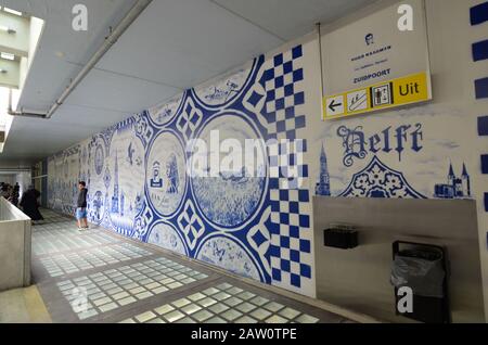 Delft, the netherlands, august 2019. The famous blue and white ceramics: here a mural takes up this symbolic theme of the city. Stock Photo