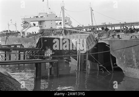 Blast Panamanian tanker Agua Clara in Schiedam. The hole amidships after the explosion Date: July 12, 1968 Location: Panama, Schiedam Keywords: accidents, shipping, ships Person Name: Agua Clara Stock Photo