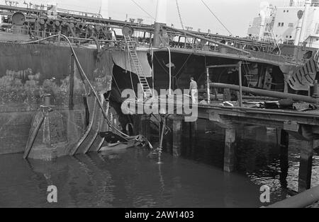 Blast Panamanian tanker Agua Clara in Schiedam. Ship Date: July 12, 1968 Location: Panama, Schiedam Keywords: accidents, shipping, ships Person Name: Agua Clara Stock Photo