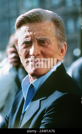 The American actor Kirk Douglas ('20,000 miles under the sea', 'The Last Train from Gun Hill'), father of the actor Michael Douglas, recorded on March 25, 1987. | usage worldwide Stock Photo