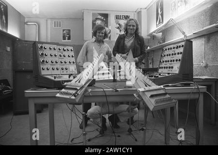 Mission Haagsche Courant, electronic studio Prinseneiland Date: November 25, 1971 Keywords: studios Person Name: Haagsche Courant Stock Photo