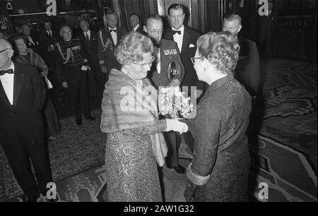Queen Juliana and Prince Bernhard attend the Dutch gala premiere of film Battle of Britain in the Tuschinski Theater in Amsterdam  Queen Juliana receiving flowers Date: September 25, 1969 Location: Amsterdam, North Holland Keywords: flowers, movies, queens, premieres, theater Person Name: Juliana, queen Stock Photo