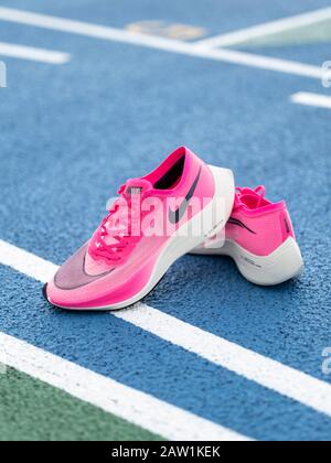 Nike ZoomX Vaporfly Next% running shoe in pink (Pink Blast/Guava
